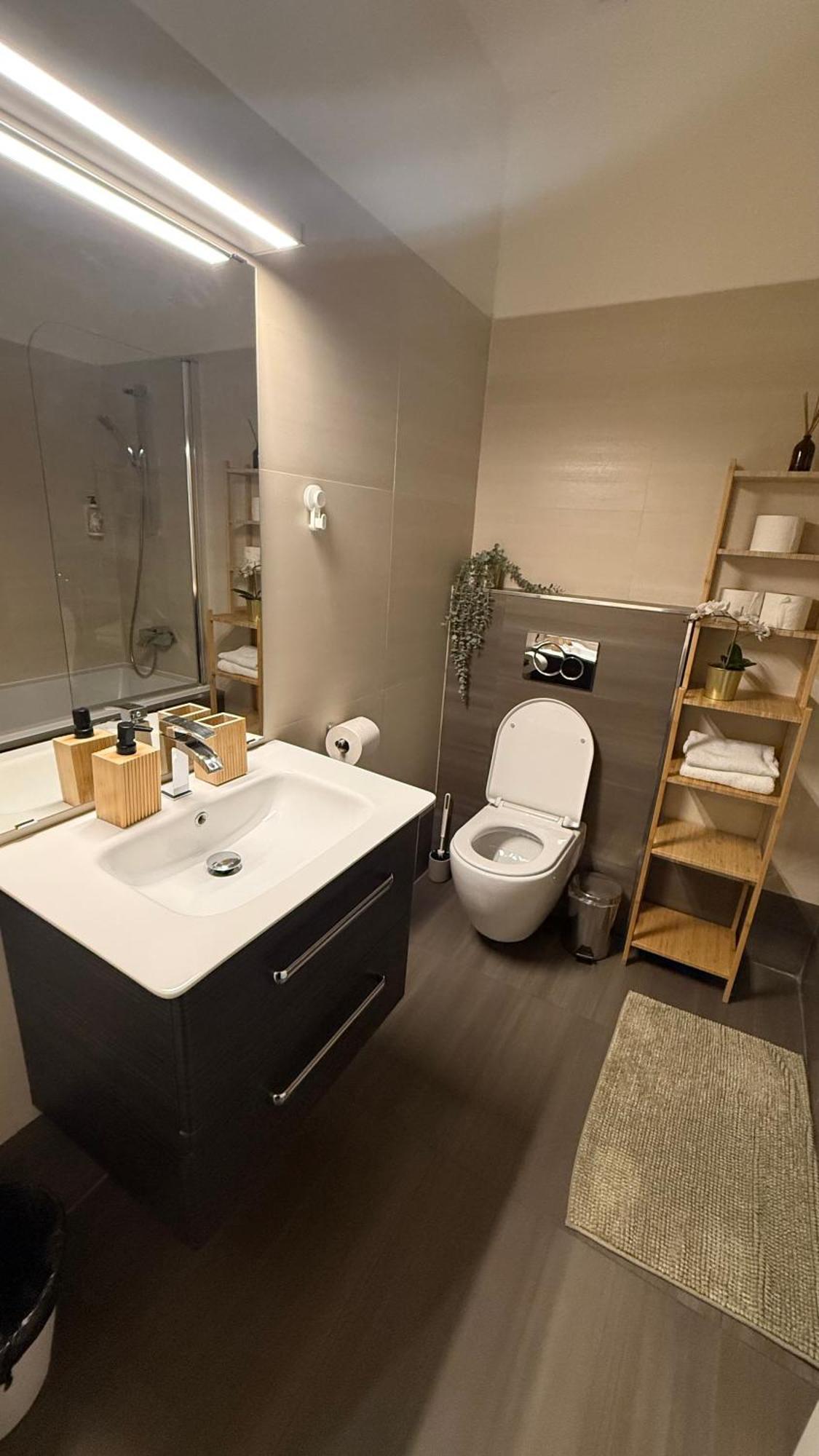 Luxury Modern Designed Oldtown Apartment براغ المظهر الخارجي الصورة